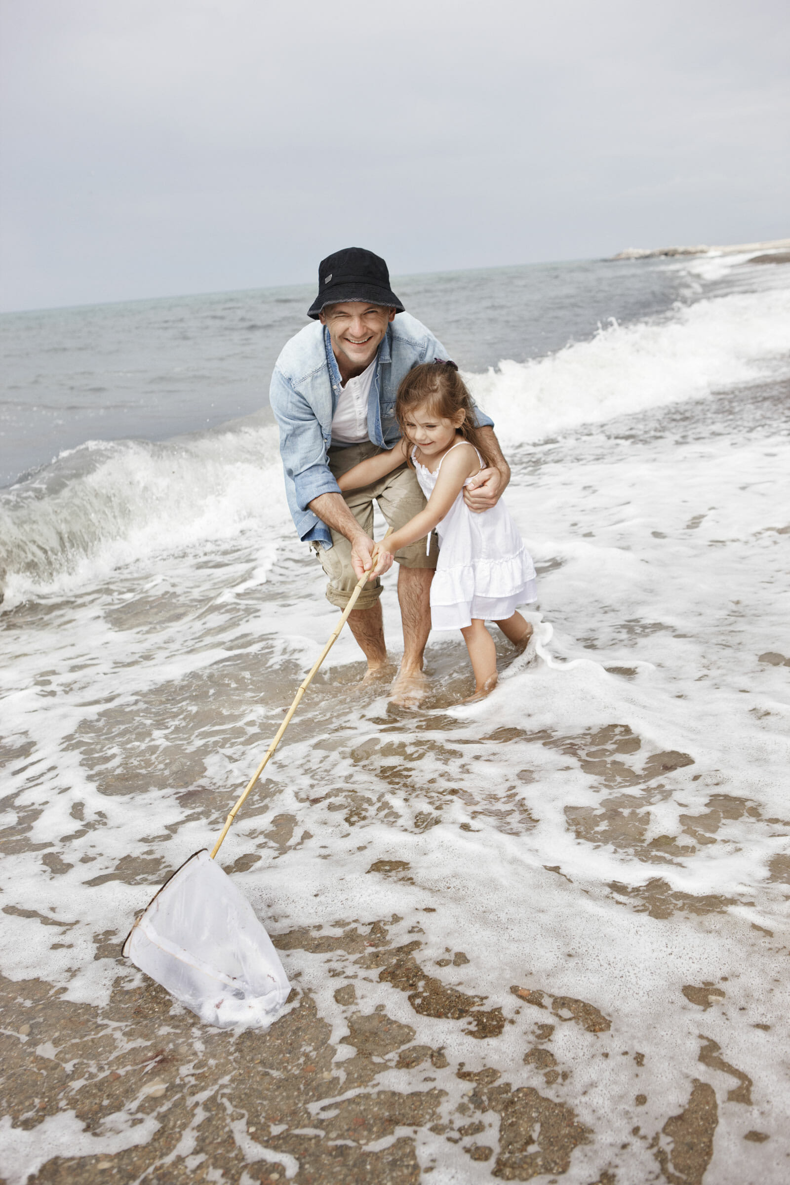 Fotografering af livsstil, billedbank, far og datter ved stranden © Foto Ida Schmidt